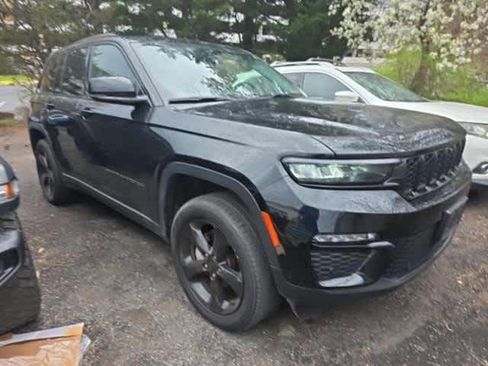 Used 2023 Jeep Grand Cherokee Limited w/ Luxury Tech Group II image 2