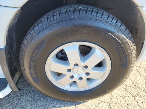 Used 2011 Mercedes-Benz Sprinter 2500 image 16