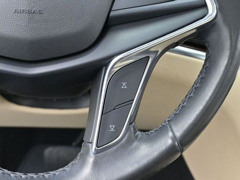 Used 2019 Cadillac XT5 Luxury FWD image 19