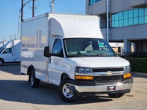 Used 2025 Chevrolet Express 3500 w/ Power Convenience Package image 3