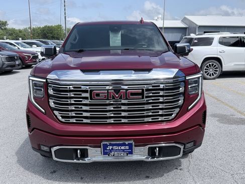 Used 2023 GMC Sierra 1500 Denali w/ Denali Carbonpro Edition AWD/4WD image 2