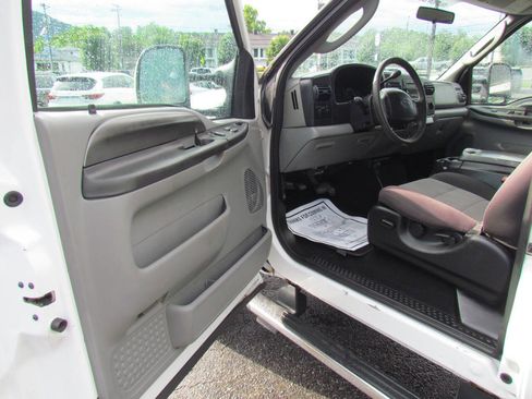 Used 2007 Ford F250 XLT image 9