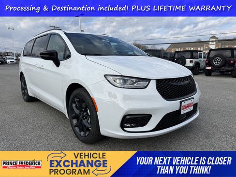 New 2026 Chrysler Pacifica Select w/ S Appearance Package FWD image 1