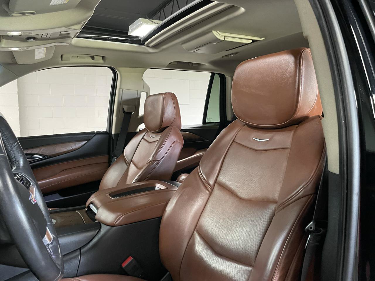 Used 2019 Cadillac Escalade Premium Luxury AWD/4WD image 16