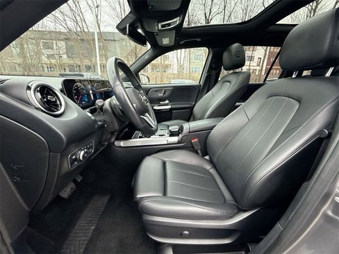 Used 2020 Mercedes-Benz GLB 250 4MATIC w/ Premium Package image 13