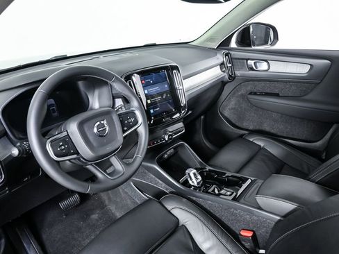 Used 2023 Volvo XC40 B5 Plus w/ Driver Assist Package image 5