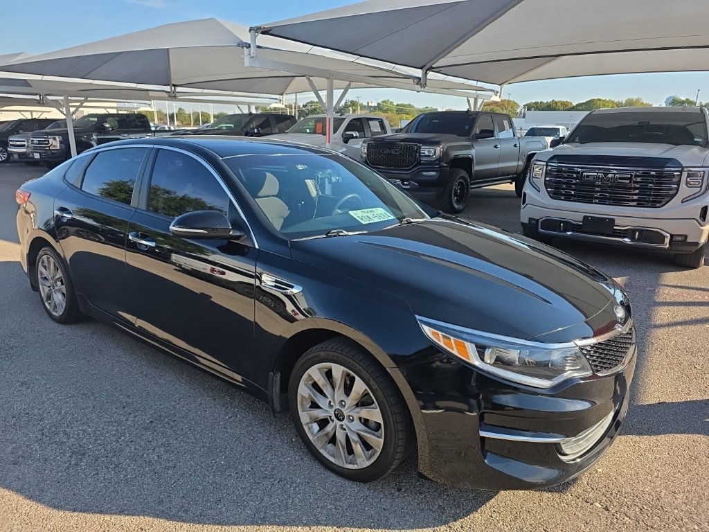 Used 2018 Kia Optima LX w/ 17" Alloy Wheels Package FWD image 2