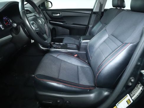 Used 2017 Toyota Camry SE image 18