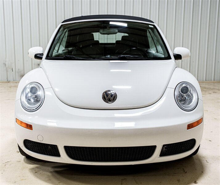 Used 2010 Volkswagen Beetle Convertible FWD image 27