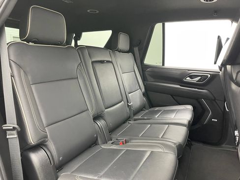 Used 2024 GMC Yukon SLT w/ SLT Luxury Package AWD/4WD image 39