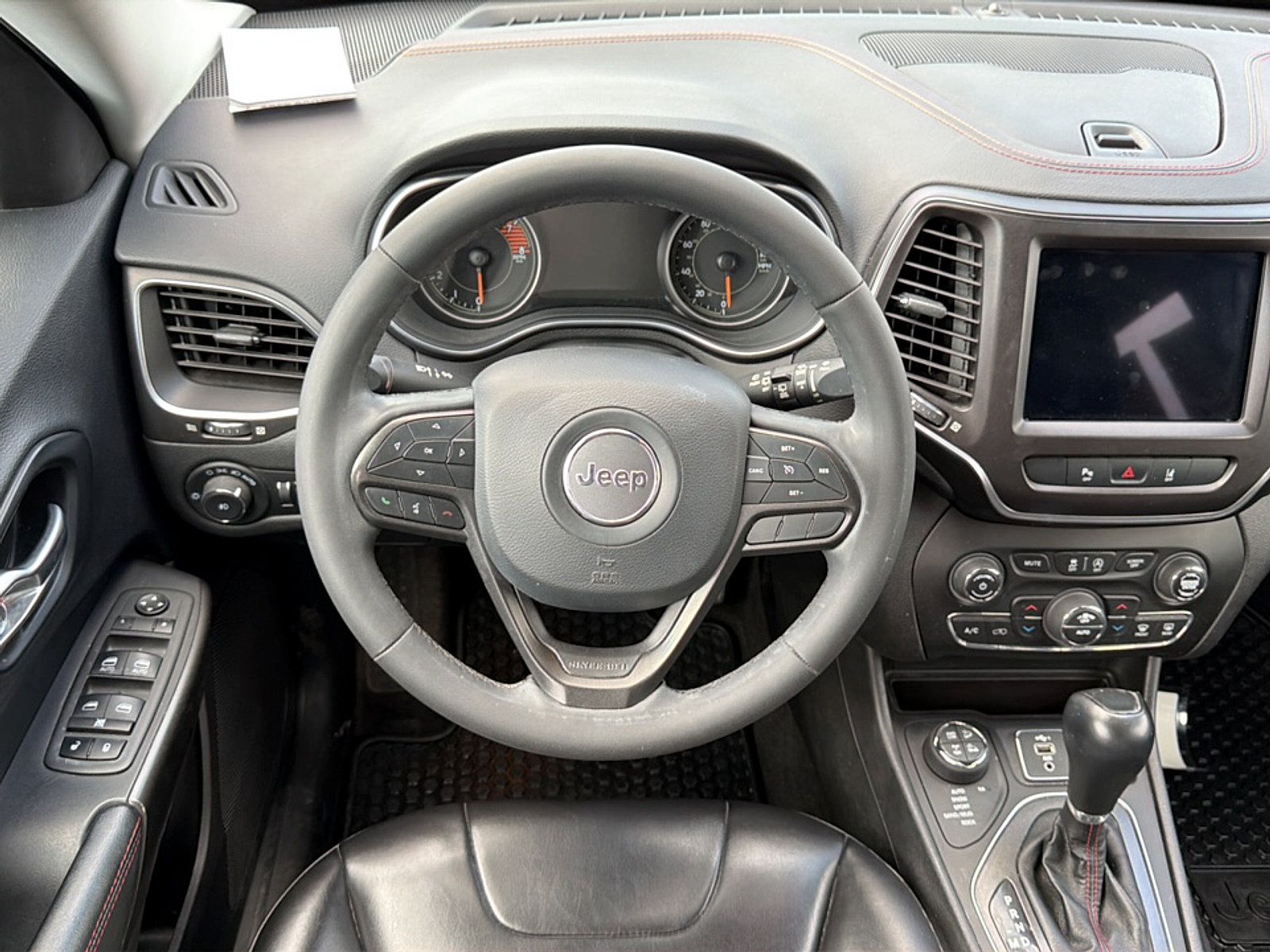 Used 2022 Jeep Cherokee Trailhawk AWD/4WD image 12