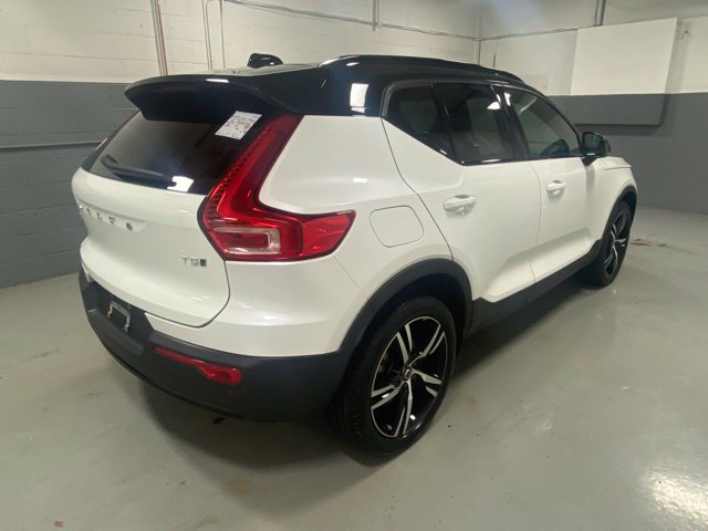 Used 2021 Volvo XC40 T5 R-Design w/ Advanced Package AWD/4WD image 3