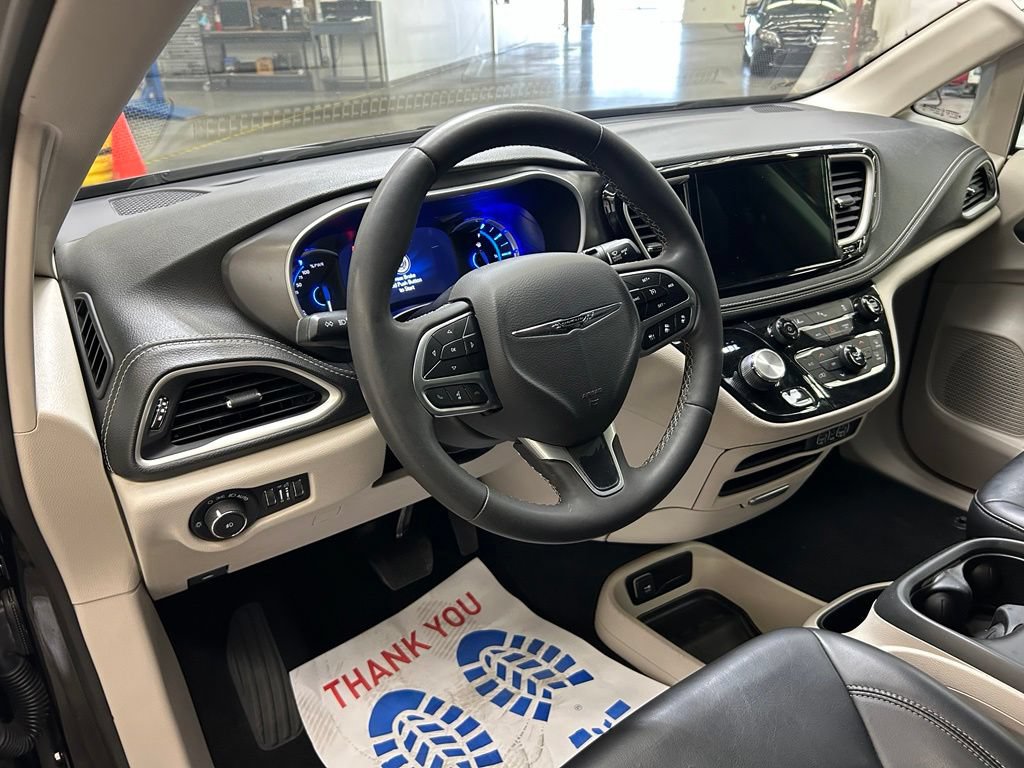 Used 2023 Chrysler Pacifica Touring-L FWD image 21