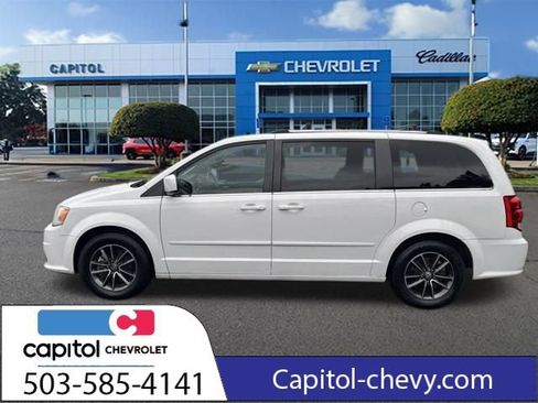 Used 2017 Dodge Grand Caravan SXT image 8