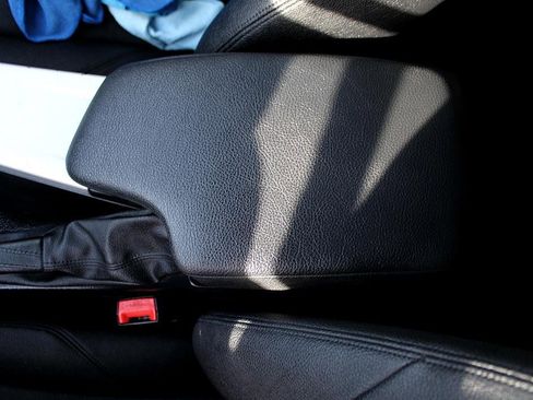 Used 2018 BMW 320i xDrive Sedan image 24