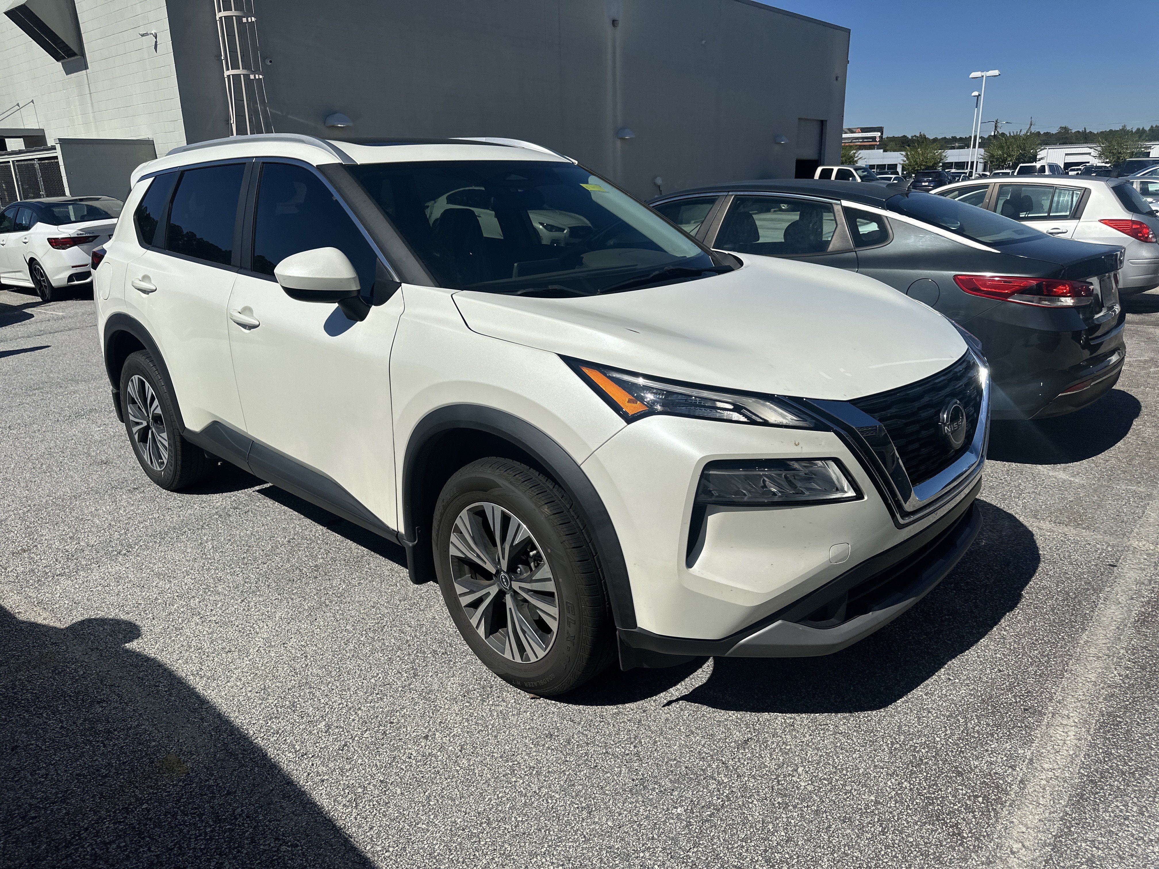 Used 2023 Nissan Rogue SV w/ SV Premium B Package FWD image 3
