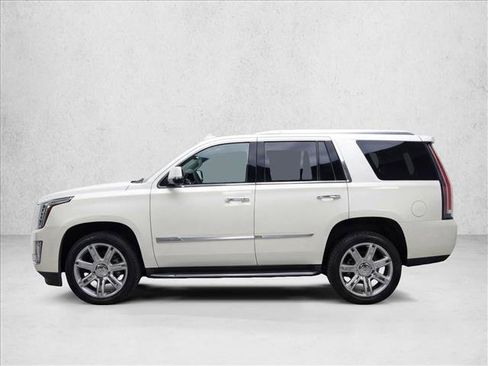 Used 2016 Cadillac Escalade Luxury image 4