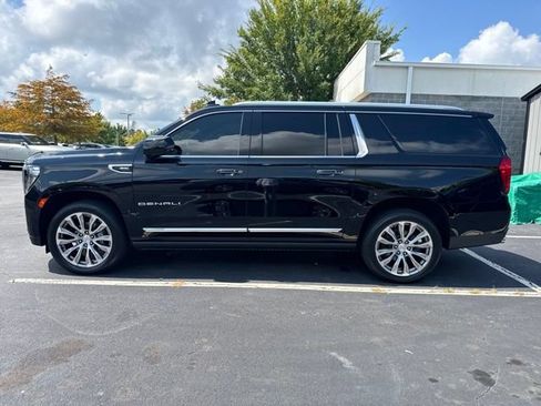 Used 2021 GMC Yukon XL Denali w/ Denali Premium Package AWD/4WD image 2