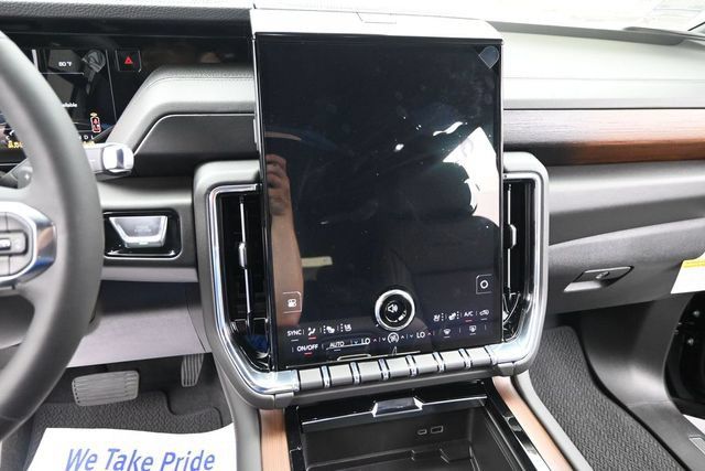 New 2026 GMC Yukon Denali w/ Advanced Technology Package AWD/4WD image 23