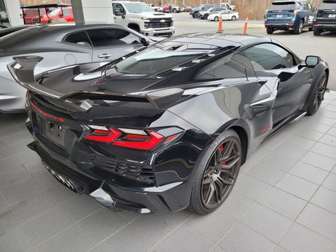 Used 2023 Chevrolet Corvette Z06 w/ Z07 Performance Package image 4