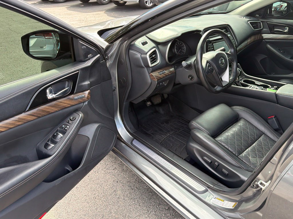 Used 2017 Nissan Maxima Platinum FWD image 12