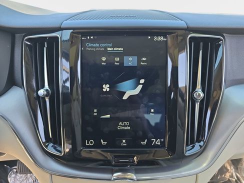Used 2020 Volvo XC60 T5 Momentum FWD image 27