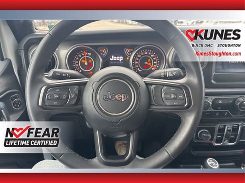 Used 2023 Jeep Gladiator Sport image 27