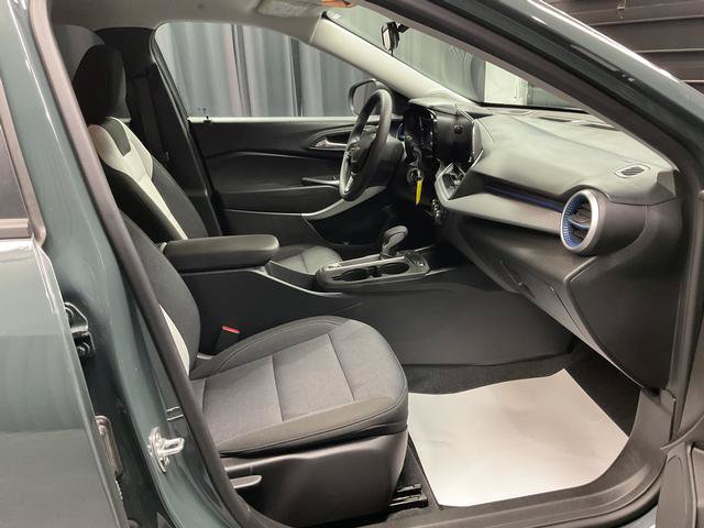Used 2025 Chevrolet Trax LS FWD image 11