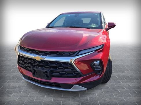Used 2025 Chevrolet Blazer LT image 2