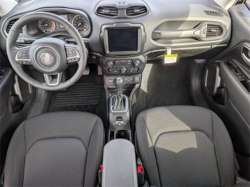 Used 2023 Jeep Renegade Latitude image 5