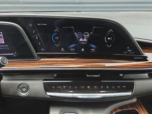 Used 2023 Cadillac Escalade Premium Luxury AWD/4WD image 13