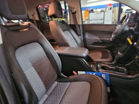 Used 2021 Chevrolet Colorado Z71 w/ Z71 Midnight Edition image 25