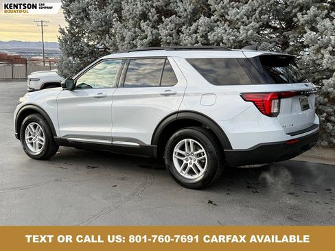 Used 2025 Ford Explorer Active AWD/4WD image 3