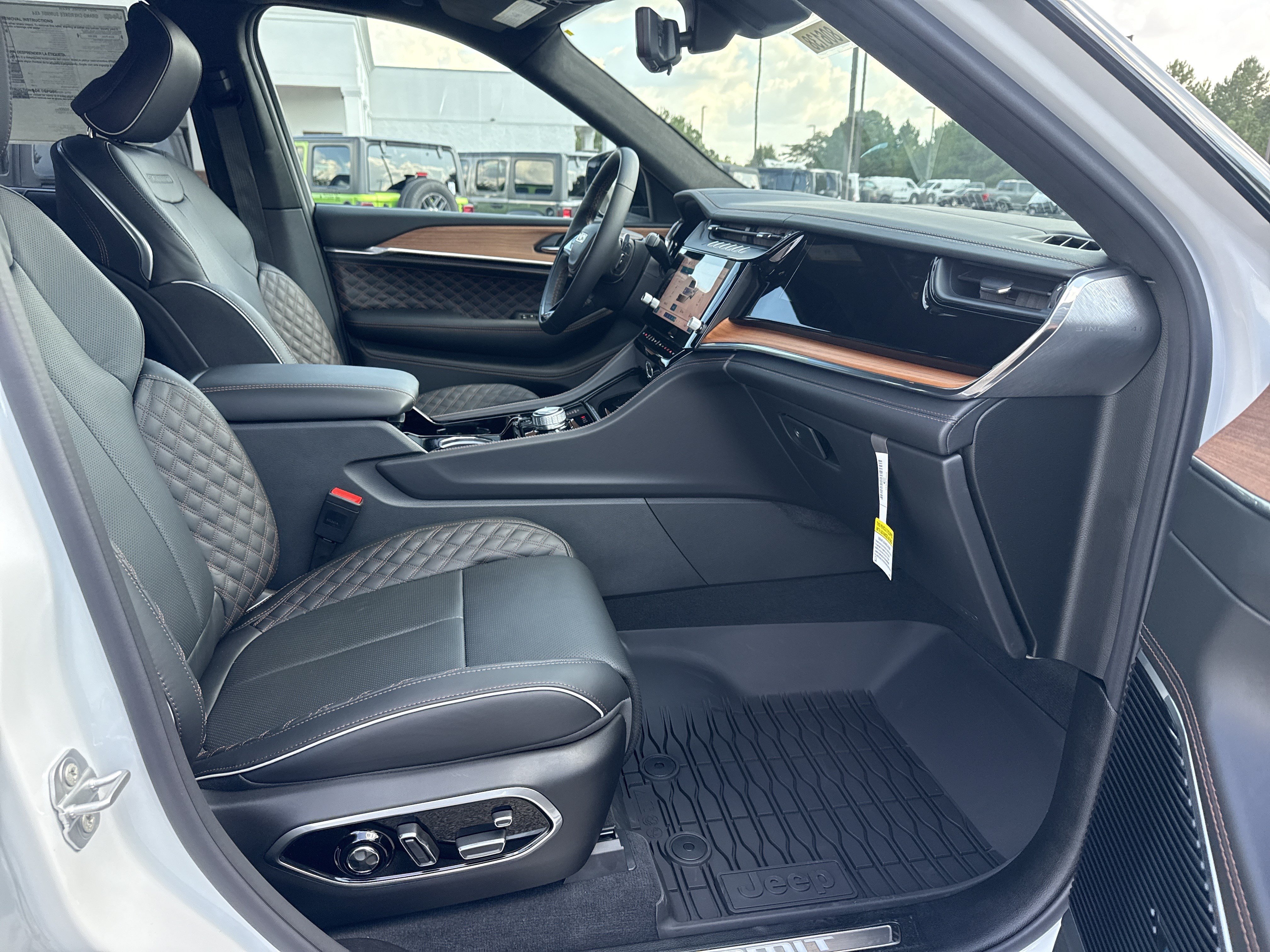 New 2027 Jeep Grand Cherokee Summit AWD/4WD image 13
