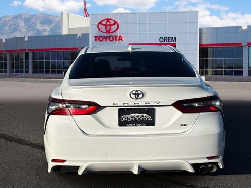 Used 2022 Toyota Camry SE FWD image 4