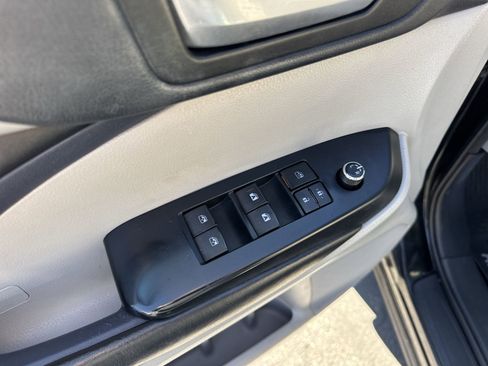 Used 2018 Toyota Highlander XLE image 19