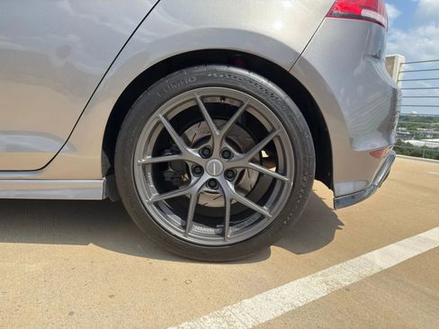 Used 2015 Volkswagen Golf R 4-Door image 40