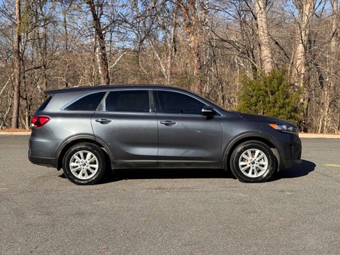 Used 2020 Kia Sorento LX image 14