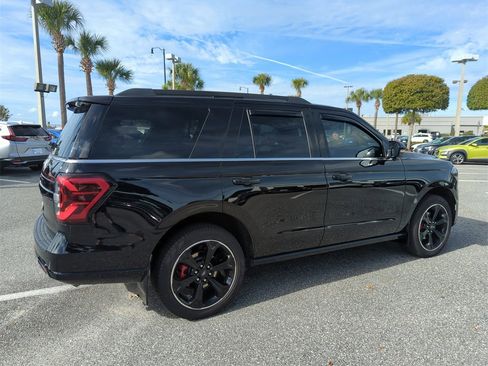 Used 2024 Ford Expedition Limited image 5