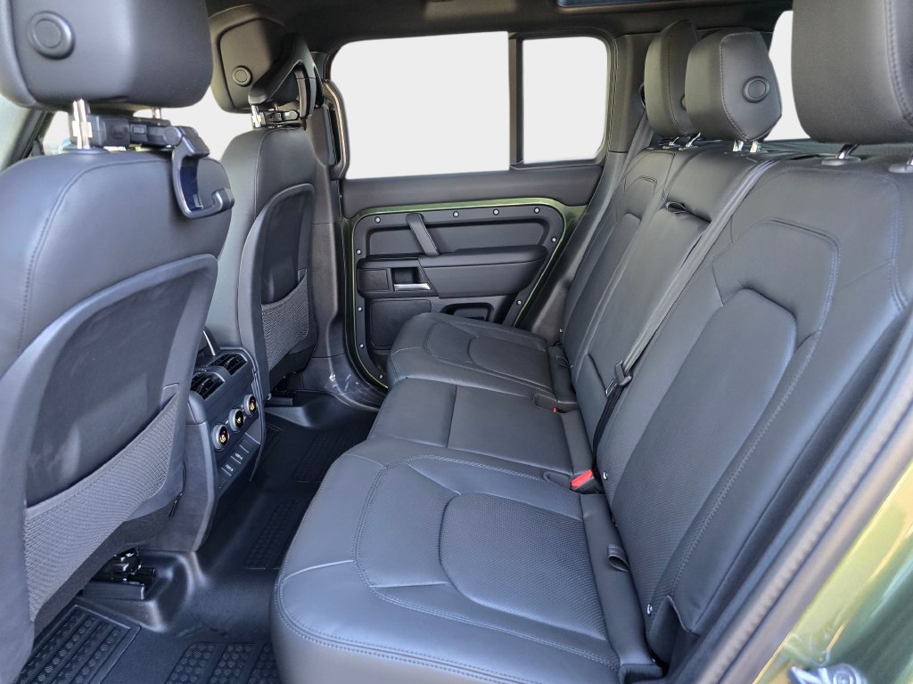 New 2026 Land Rover Defender 110 X-Dynamic SE AWD/4WD image 13
