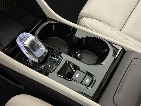 New 2026 Volvo XC40 B5 Plus w/ Protection Package Premier AWD/4WD image 18