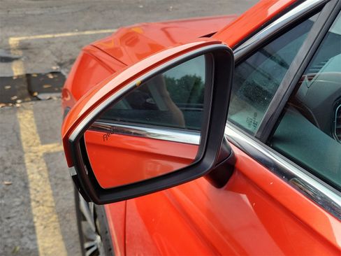 Used 2018 Volkswagen Tiguan SEL image 9