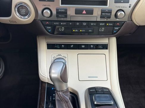 Used 2016 Lexus ES 350 w/ Luxury Package w/Wood Trim FWD image 10