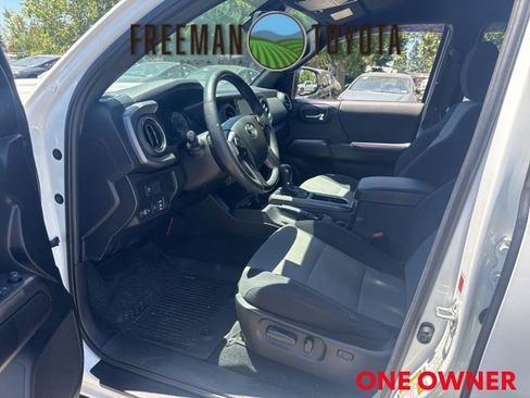 Used 2021 Toyota Tacoma TRD Sport w/ Technology Package RWD image 7