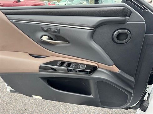 Used 2024 Lexus ES 350 w/ Premium Package image 17