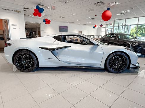 Used 2024 Chevrolet Corvette Z06 w/ Stealth Interior Trim Package RWD image 9
