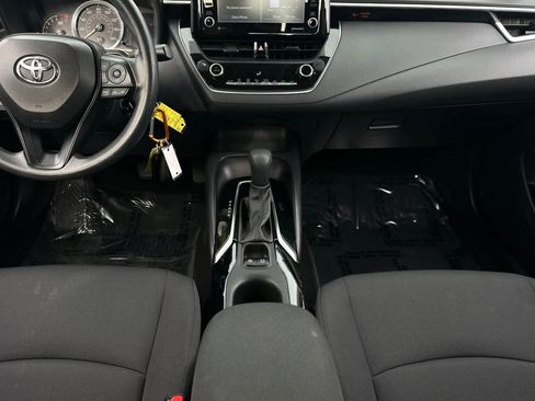 Used 2022 Toyota Corolla LE image 4
