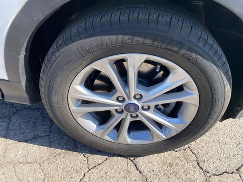 Used 2018 Ford Escape SE w/ SE SYNC Package image 29