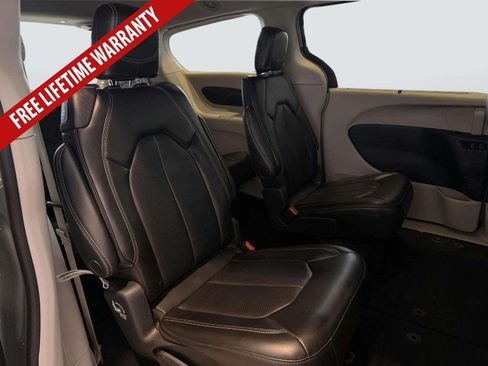 Used 2023 Chrysler Pacifica Touring-L FWD image 36