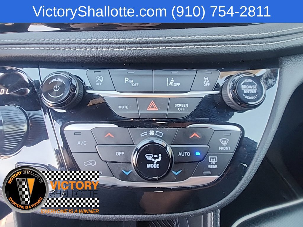 Used 2025 Chrysler Pacifica Limited FWD image 12